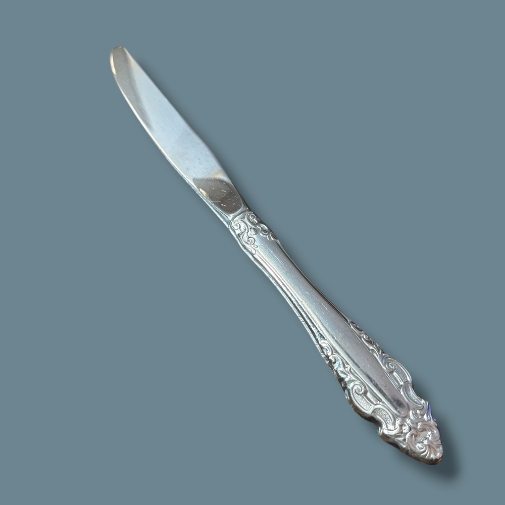 Gorham.‎ Stainless Pierced Baroque 9 in Dinner Knife Ornate Scroll Handle